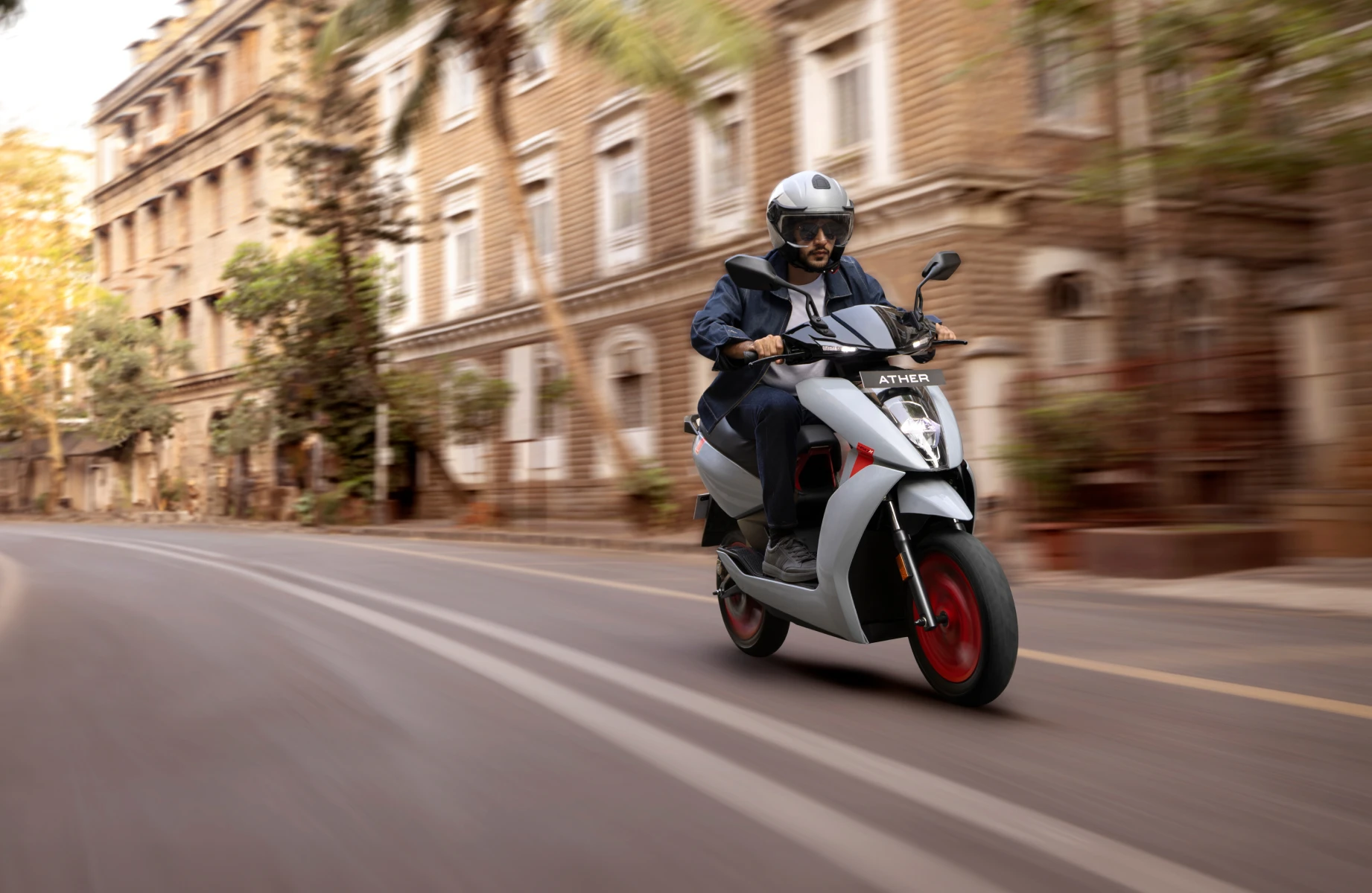 Front view of Ather 450 scooter